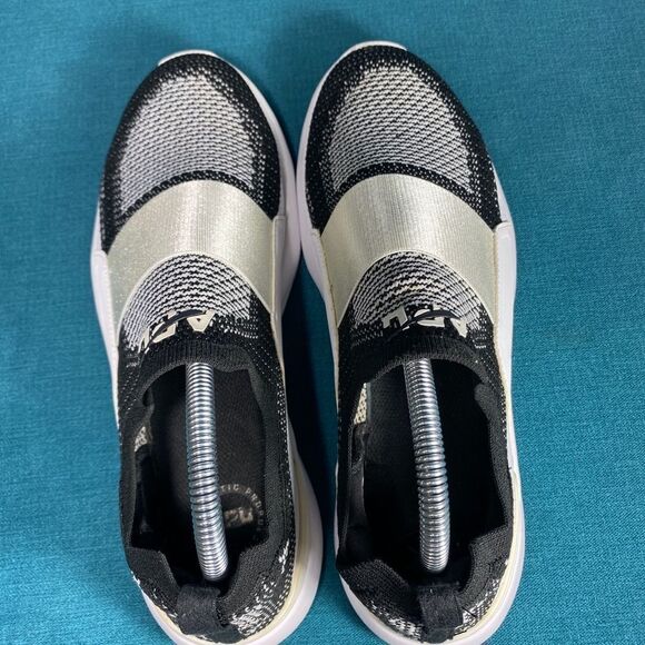 Size 9.5 - Women’s APL Techloom bliss black and white shoes - Picture 6 of 8